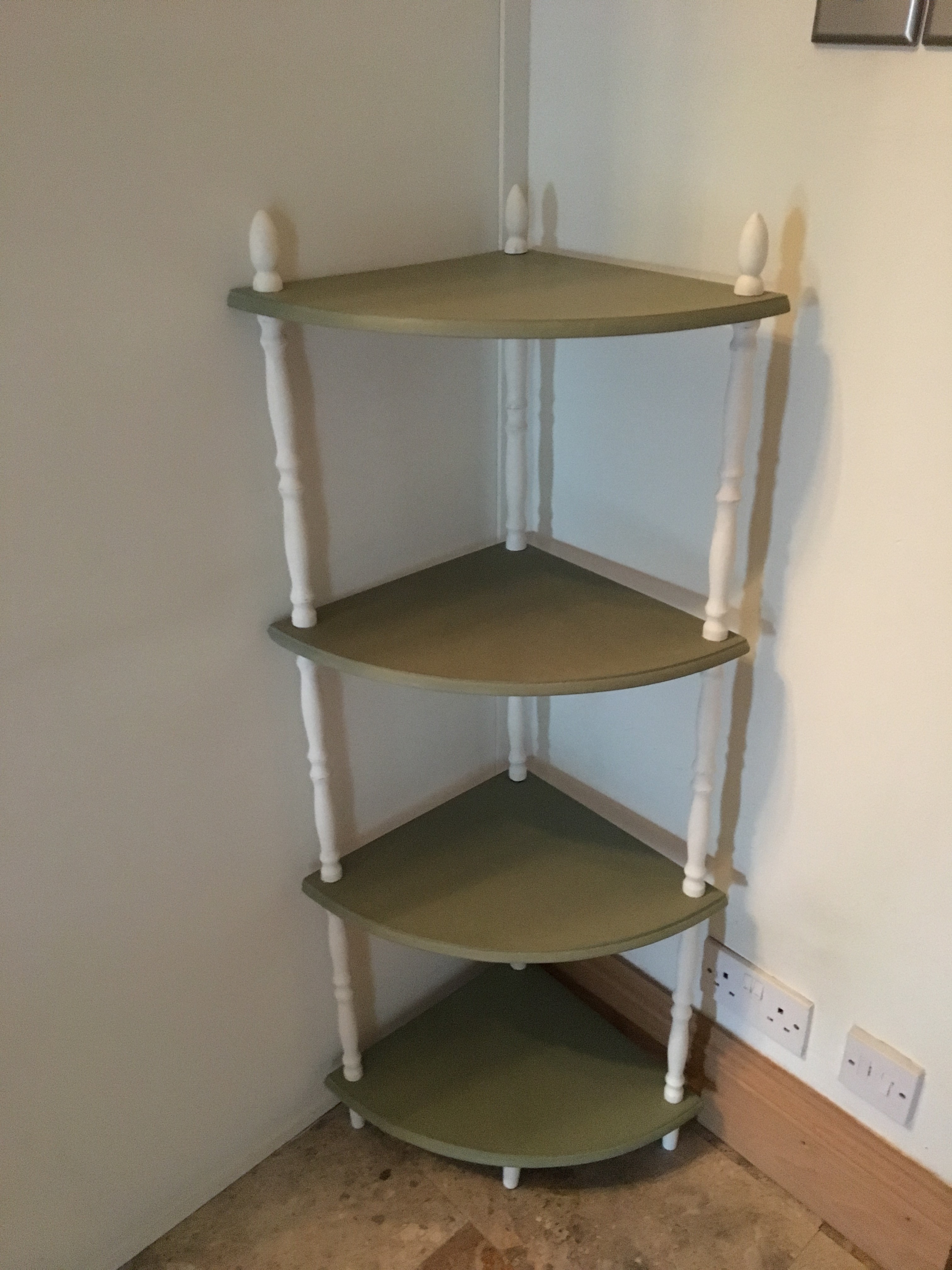 4 tier Corner Stand