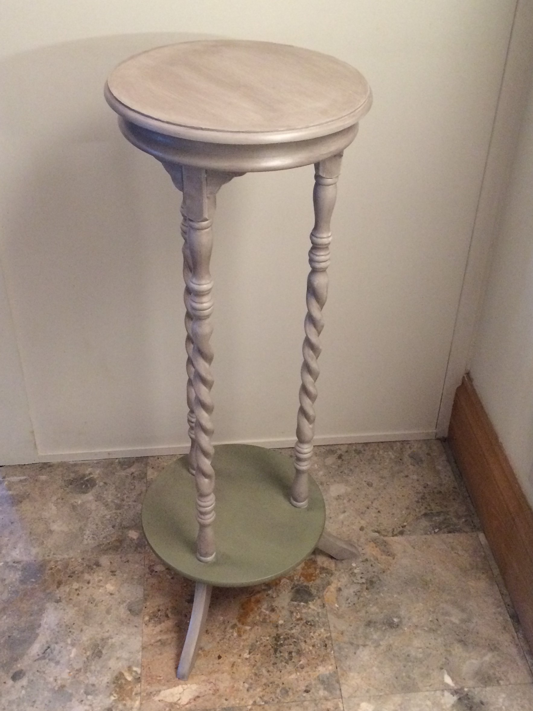 Jardiniere stand