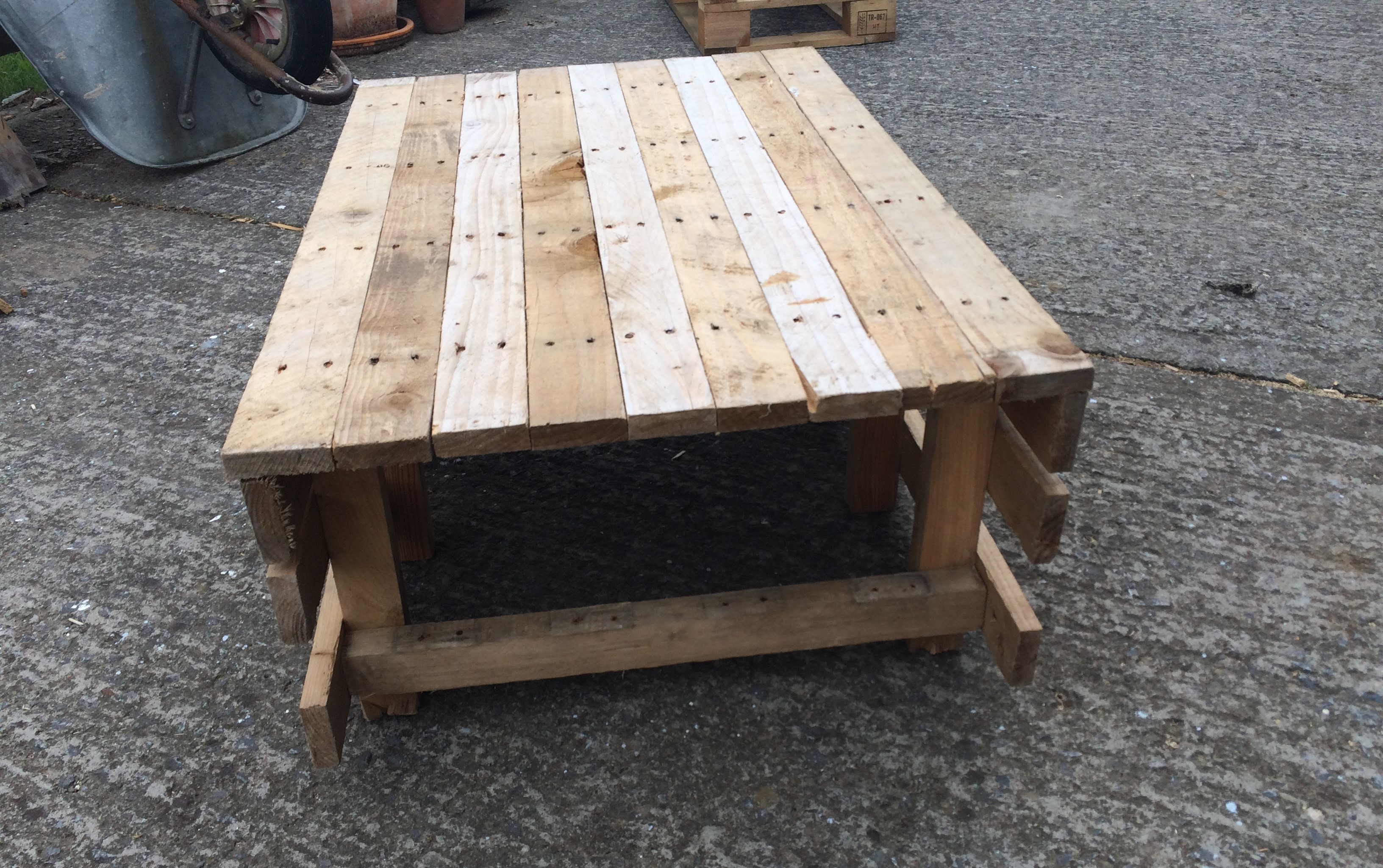 Pallet Foot stall_Table